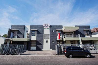 OYO 143 Dukuh Kupang Residence