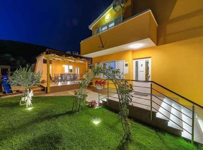 Kastel Luksic Scenic Villa with Pool