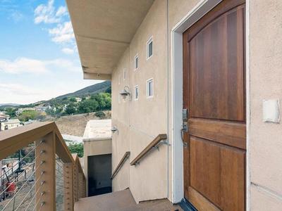 3BR Mountain Retreat with 2 Executive Suites & Scenic Views Sleeps 6