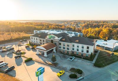 Holiday Inn Express Hotel and Suites Saint Robert by IHG