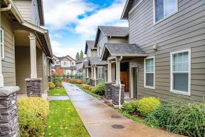 TWO townhomes for your giant group!