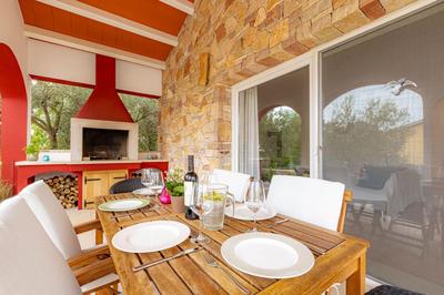 Detailgestaltete Villa Mit Pool, Sauna Und Hot Tub