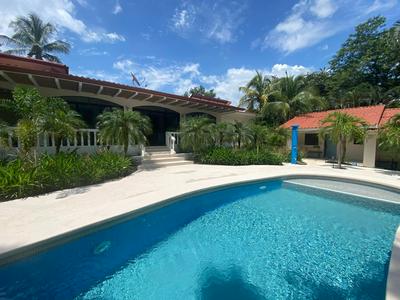 Manta Ray Lodge