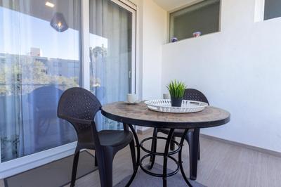 Apartamento moderno con piscina comunitaria