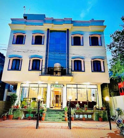 Collection O Anuja Palace