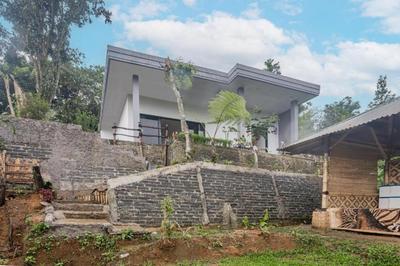 OYO 94049 Pondok Accilia