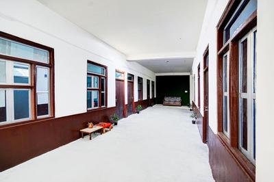 SPOT ON Hotel Lakshya Ghatampur