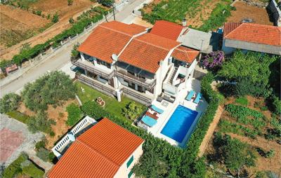 Lovely Home In Marina With Kitchen