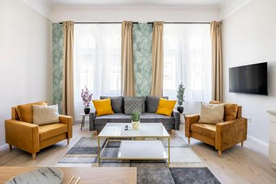 DeLuxe I36 City Center Suite with 4BEDRM, 2BATHRM