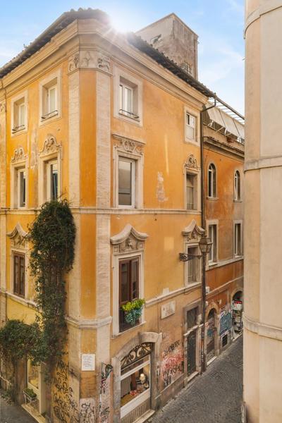 Luxury apartment in Trastevere