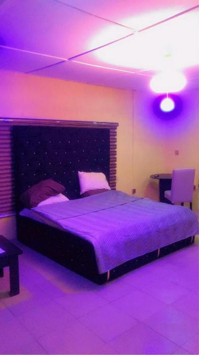 Top Nosh Lounge and Bar