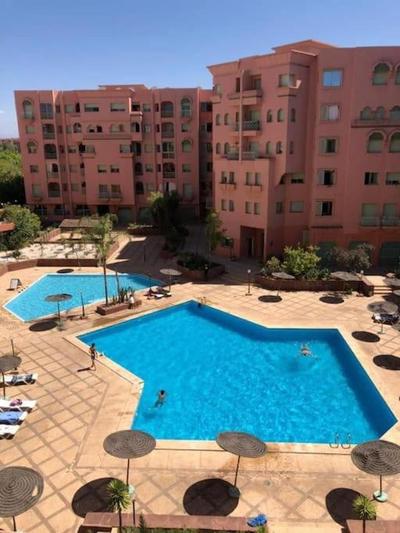 Appart avec piscine et parking 23