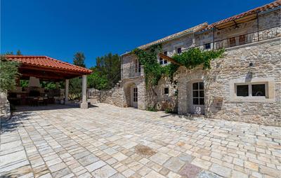 2 Bedroom Lovely Home In Blato