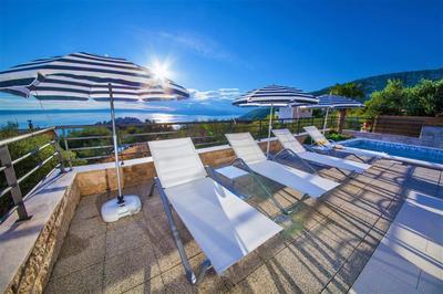 Villa Blue with pool and sea view