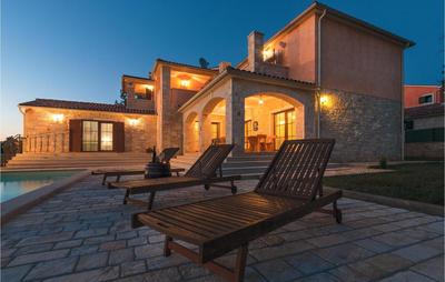 Stunning Home In Vodnjan