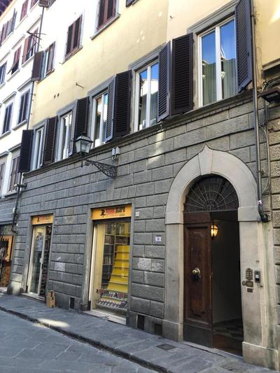 A refuge with a terrace overlooking the Duomo