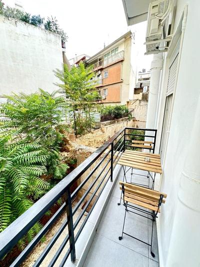 Petralona Private Urban