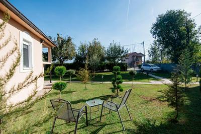 PeSa house-with Jacuzzi,fenced garden & football