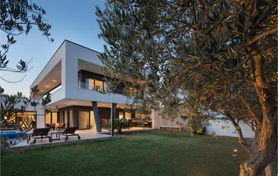 4 Bedroom Beautiful Home In Banjole