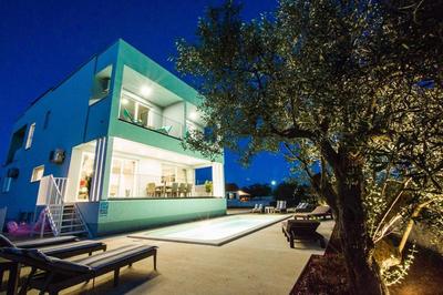 Villa with Pool and Mesmerizing Sea View