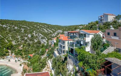 2 Bedroom Lovely Apartment In Vinisce