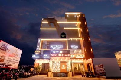 Super Townhouse OAK De Alphabet Hotel Bolarum