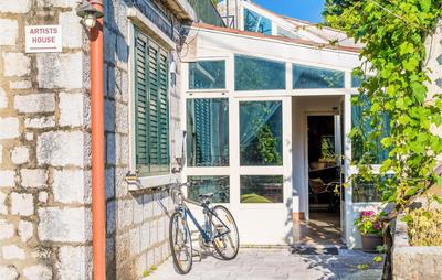 Gorgeous Home In Dubrovnik With Kitchen
