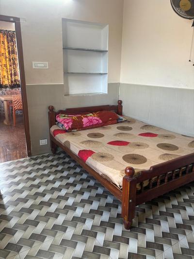 UNIVERSAL HoME STAY