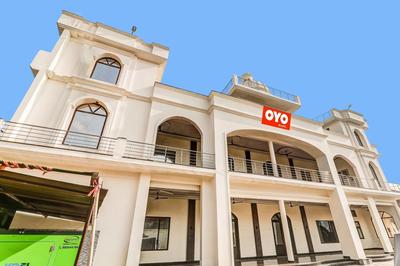 Hotel O M V Room's & Banquet