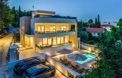 Beautiful Home In Zdrelac