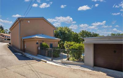 3 Bedroom Beautiful Home In Glavani