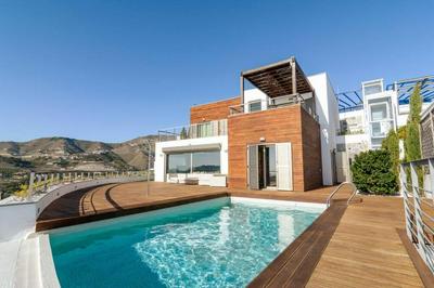 RentitSpain - Almuñécar - Villa de Ensueño Vista al mar Confort y Piscina