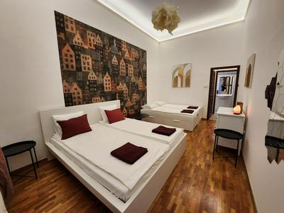 T8 "The Crimson Suite" Apartment with 2 bathrooms