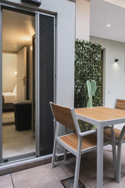Peris 4 with Yard steps to Old Town - AC, Wifi