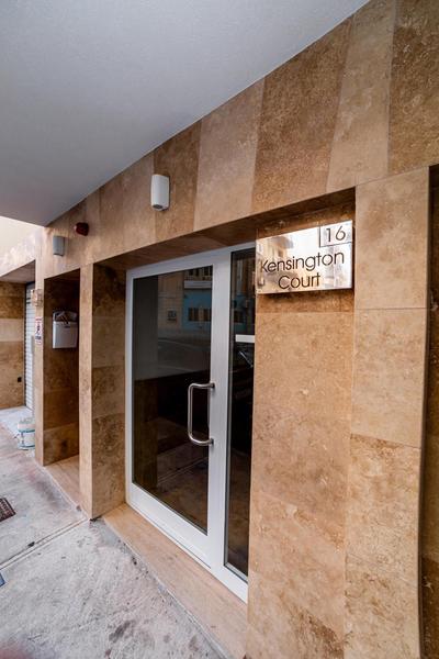 Sea Breeze, Spacious 2-Bedroom LUX Seaside Apartments