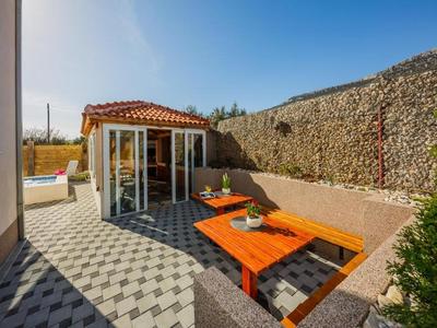 Elegant Holiday Home with Heated Pool, Hot Tub, and Sea Views in Kaštel Stari