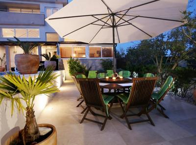 Okrug Gornji Luxurious Escape Villa with Pool
