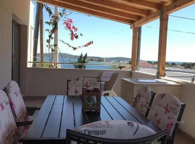 Seaside Retreat Holiday Home with Terrace