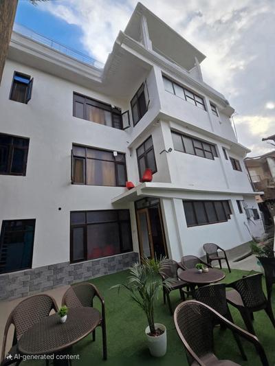 Hotel Leena Near Dal Lake