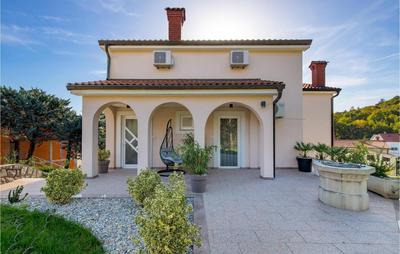 4 Bedroom Cozy Home In Matulji