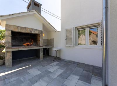 Peaceful and Cozy Holiday Home near Imotski