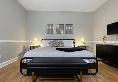 Elegant 2br Modern Amenities & Convenient Flair