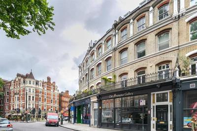 2BR flat in Kensington, 2 mints Earl's Court tube