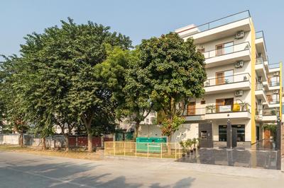 Lime Tree Hotel & One BHK Serviced Apartment Noida - Sector 50 Metro