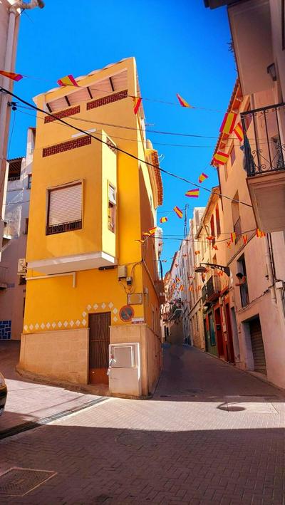 Casa Amarilla
