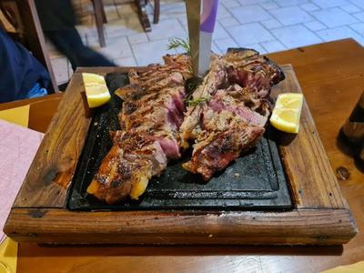 INCANTEVOLE CASA TOSCANA con travi in legno, ampia terrazza e vista sulle colline
