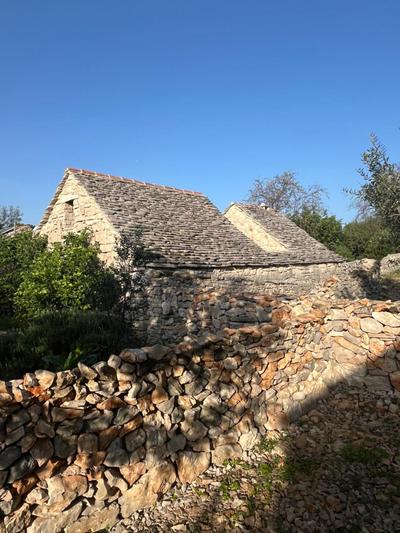 Romantic stone house and yard near stunning beach