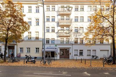 STUDIO IN EINEM RUHIGEN GARTEN, in der MITTE