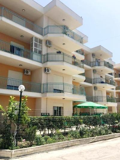 Alma's Apartments at Residence