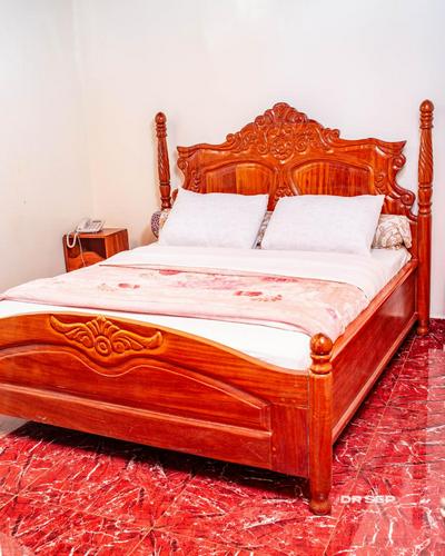 CERGY PONTOISE Hôtel Bafoussam